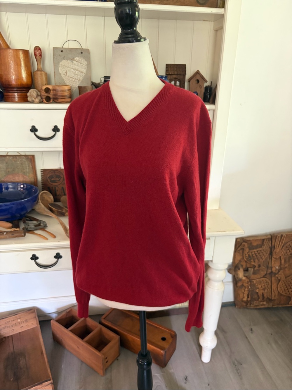 Mantovani Studio Classic V-Neck Women's Sweater in Red